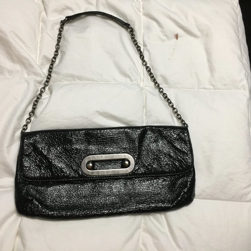 HOBO INTERNATIONAL BLACK PATENT LEATHER CLUTCH PUR